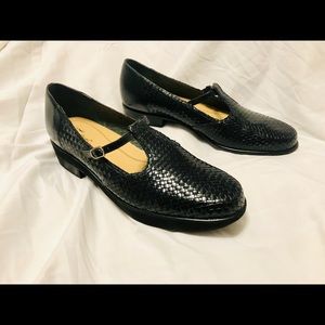 Trotter Womens 9.5 N Black Leather loafers